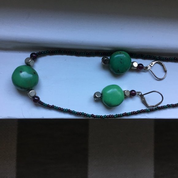 Green Turquoise and Bead Necklace and Earring Set - Never Worn - Picture 6 of 8